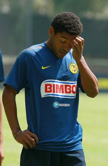 Solamente estuvo un torneo, el Clausura 2011, donde sumó 729 minutos en 11 partidos, donde únicamente marcó un gol.