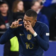 Mbappé se convierte en fotógrafo en el Francia - Austria