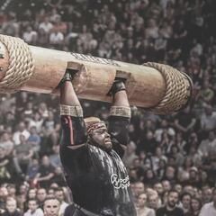 Iron Biby, el 'Hulk Africano' que puede levantar 220 kilos