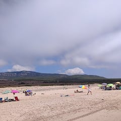 Reino Unido señala la playa a la que van los españoles para huir de los turistas británicos