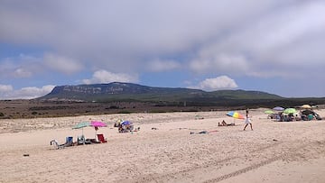 Reino Unido señala la playa a la que van los españoles para huir de los turistas británicos