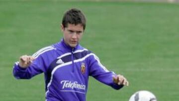 <b>VENDAJE DE SUJECIÓN. </b>Ander se protegió la rodilla durante el entrenamiento de ayer.