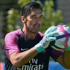 Buffon: "Cuando jugué contra el hijo de Chiesa pensé que era el momento de retirarme..."