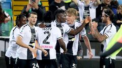 Udine (Italy), 06/05/2024.- Udinese's Isaac Success (C) celebrates with teammates after scoring the 1-1 equalising goal during the Italian Serie A soccer match between Udinese Calcio and SSC Napoli, in Udine, Italy, 06 May 2024. (Italia) EFE/EPA/GABRIELE MENIS
