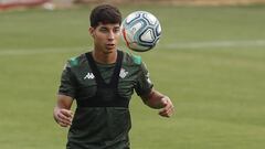 Diego Lainez, en un entrenamiento. 