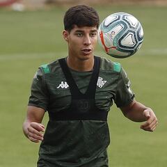 Diego Lainez tiene el desafío
de hacerse un sitio con Rubi