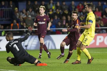 Villarreal 0-2 Barcelona | Suárez y Messi hicieron los deberes en el momento en el que el Villarreal se quedó con uno menos por la expulsión de Raba.