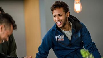 Neymar Jr. arrasa jugando a Mario Kart 8 Deluxe