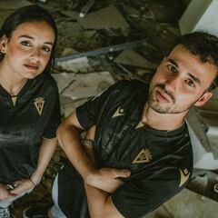 Negro y dorado, los colores elegidos por el Cádiz