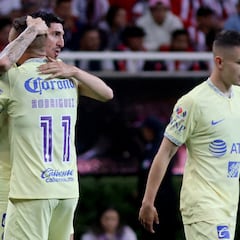 Primera vez en torneos cortos que, al medio tiempo, América se despacha con tres goles a Chivas