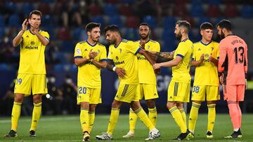 VALENCIA, SPAIN - MAY 21: Augusto Fernandez of Cadiz CF is comforted by his team mates as he walks off the pitch in his last match as a professional football palyer during the La Liga Santander match between Levante UD and Cadiz CF at Ciutat de Valencia S