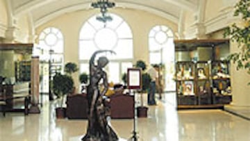 El Madrid busca en el Hyatt la tranquilidad que no ha tenido en sus campos de entrenamiento en los últimos días.