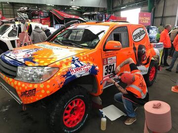 El 4x4 de Calleja, listo para embarcar en Le Havre.