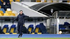 Villareal&#039;s manager Unai Emery gives instructions to his players during the Europa League round of 16 first leg soccer match between Dynamo Kyiv and Villarreal at the Olimpiyskiy Stadium in Kyiv, Ukraine, Thursday, March 11, 2021. (AP Photo/Efrem Luk