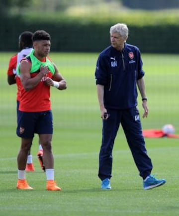 Arsenal trabaja duro antes de enfrentar a Newcastle.