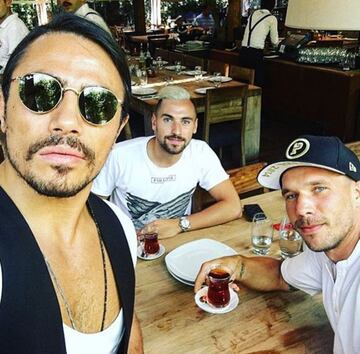 La selfie para el recuerdo con el jugador alemán.