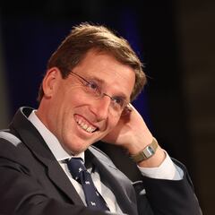 Pagan 4.000 euros por una reunión privada con Almeida