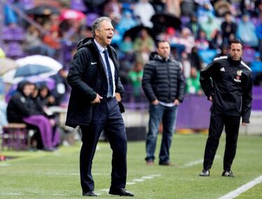 Sevilla coach Caparrós confirms he has leukemia