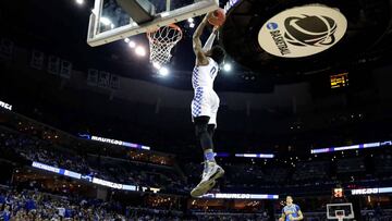 MEMPHIS, TN - MARCH 24: De&#039;Aaron Fox #0 of the Kentucky Wildcats goes up for a dunk in the second half against the UCLA Bruins during the 2017 NCAA Men&#039;s Basketball Tournament South Regional at FedExForum on March 24, 2017 in Memphis, Tennessee.   Andy Lyons/Getty Images/AFP
 == FOR NEWSPAPERS, INTERNET, TELCOS &amp; TELEVISION USE ONLY ==