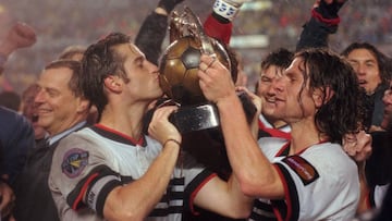 San Jos&eacute; Clash y DC United protagonizaron el primer partido oficial de la historia de la MLS. Los protagonistas fueron Bruce Arena, Eric Wynalda y Marco Echeverry.