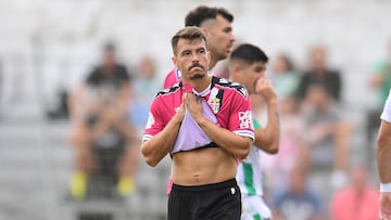 Chiki, ante el Atlético Sanluqueño.