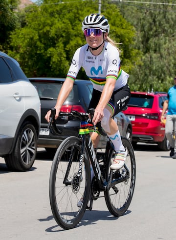 Van Vleuten, con el maillot arcoíris de campeona del mundo en esta Vuelta
