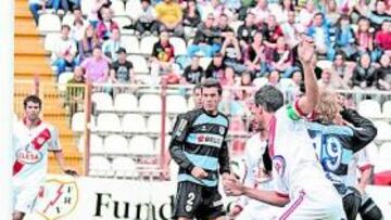 <b>EL PRIMERO. </b>Amaya abrió el camino con este gol de cabeza.