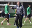 La plantilla bética se niega a hablar de destituir a Pepe Mel