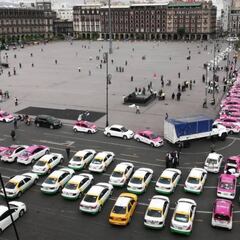Bloqueos de taxistas provoca caos en la Ciudad de México