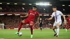 LIVERPOOL, ENGLAND - AUGUST 15: Luis Diaz of Liverpool controls the ball during the Premier League match between Liverpool FC and Crystal Palace at Anfield on August 15, 2022 in Liverpool, England. (Photo by Clive Brunskill/Getty Images)