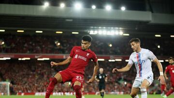 LIVERPOOL, ENGLAND - AUGUST 15: Luis Diaz of Liverpool controls the ball during the Premier League match between Liverpool FC and Crystal Palace at Anfield on August 15, 2022 in Liverpool, England. (Photo by Clive Brunskill/Getty Images)