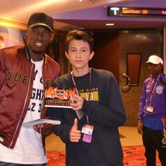 Así fue la convivencia de Albert Elis con niños en 'Black Panther'