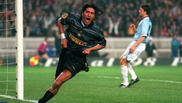 Iván Zamorano perdió la final de 1996-1997 y ganó la 1997-1998 junto al Inter de Milán, donde hizo un gol en la final, ante Lazio.