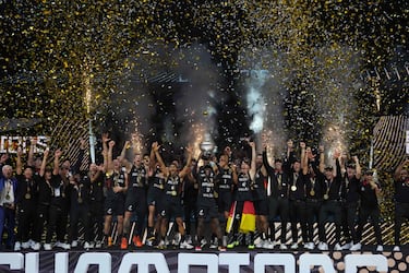La selección de Alemania campeona de Europa tras derrotar a Turquía 83-88.