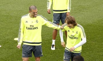 Pepe y Modric, en imagen de archivo, en un entrenamiento de la temporada pasada.