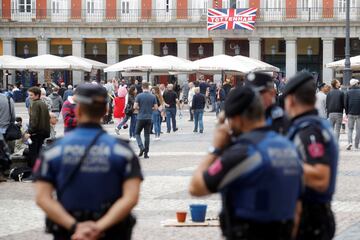 Tottenham supporters on the terraces of Madrid's Plaza Mayor in the hours leading up to the Real Madrid game.