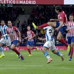 La entrada de roja de Savic a Sangalli que obvió el VAR