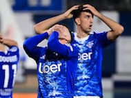 Como�s Spanish defender #18 Alberto Moreno reacts during the Italian Serie A football match between Como and Inter Milan at the Giuseppe Sinigaglia Stadium in Como, on April 12, 2026. (Photo by Piero CRUCIATTI / AFP)