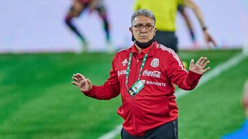 Gerardo Martino durante un partido del Tri