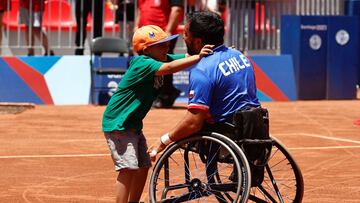Ganó oro en Santiago 2023 y su celebración emocionó a todos: así fue el abrazo con su hijo