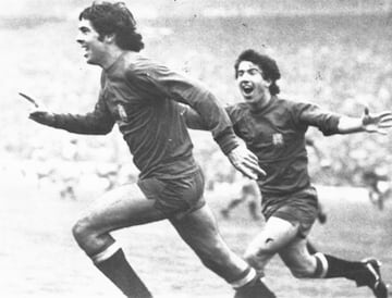 Quizás no es el más conocido, pero Rubén Cano fue muy importante en la Selección. El 30 de noviembre de 1977, España se clasificó al Mundial después de no estar presente en las dos anteriores ediciones. Y lo hizo con gol de Rubén Cano. El encuentro se denominó ‘La Batalla de Belgrado’ por el recibimiento de la afición rival a la Selección y la dureza de los futbolistas yugoslavos. El hispano-argentino disputó el Mundial de 1978, pero no tuvo un rol importante. Rubén Cano fue internacional en 12 ocasiones, suficientes para dejar huella en La Roja.