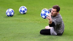 Spain squad: Luis Enrique contacted by Casillas over return