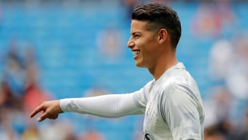 James Rodríguez, en el calentamiento previo al Real Madrid-Levante de LaLiga Santander 2019-2020.
