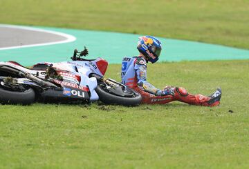 Álex Márquez se fue a la hierba durante la carrera al esprint.