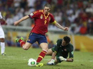 Fernando Torres marca el 9-0.