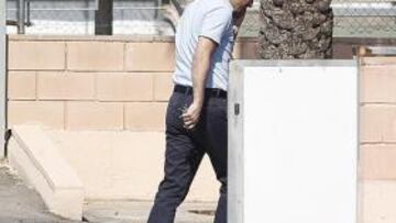 <b>PREOCUPACIÓN. </b>Braulio Vázquez, como Pellegrino, quiso entrar por la puerta más alejada de las cámaras y, al salir, ninguno quiso hacer manifestaciones.