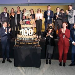 Cien años nadando hacia el éxito