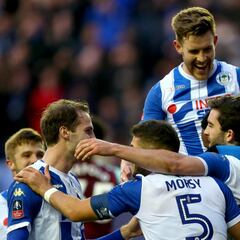 FA Cup Review: Grigg on fire as Wigan shock West Ham