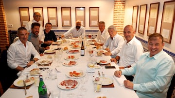 Simeone, con la directiva rojiblanca.