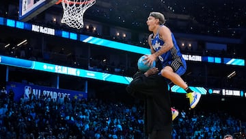 El baloncestista estadounidense que pertenece a la plantilla de los Orlando Magic de la NBA, Mac McClung, durante el Concurso de Mates.
